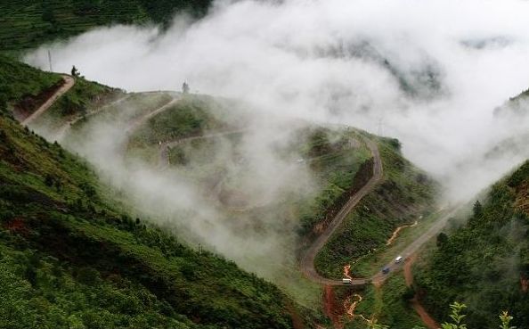山路十八彎霧照.jpg